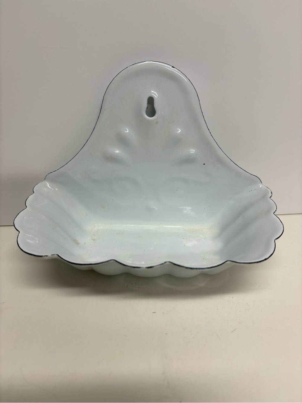 Vintage Style White Enamel Wall-Mount Soap Dish Scalloped Edge